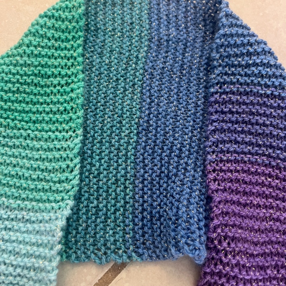 Multicolor Gradient Knit Scarf - Picture 3 of 4